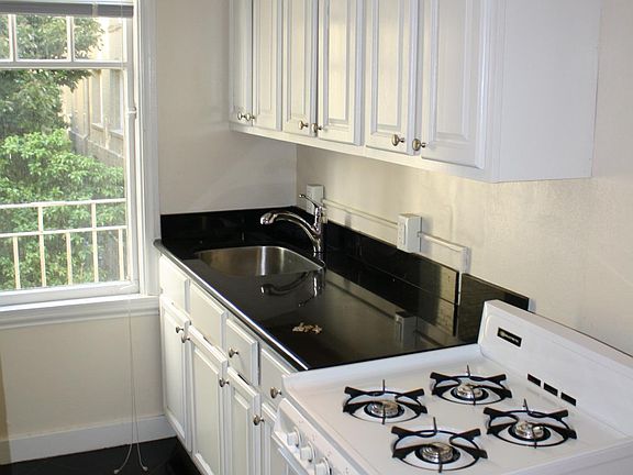 3rd image of 625 Leavenworth St APT 304