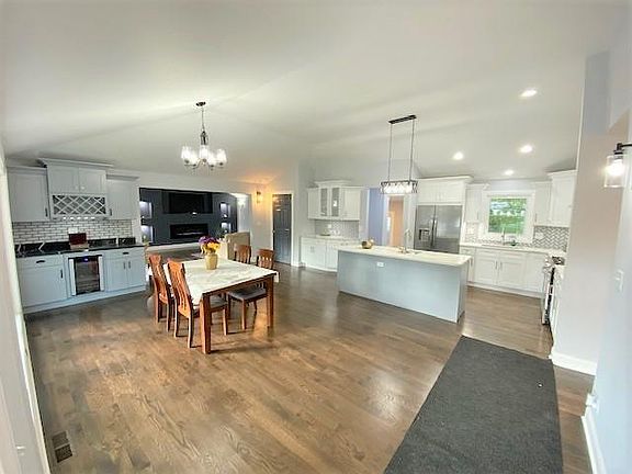 4th image of 5550 S Ashland Ave