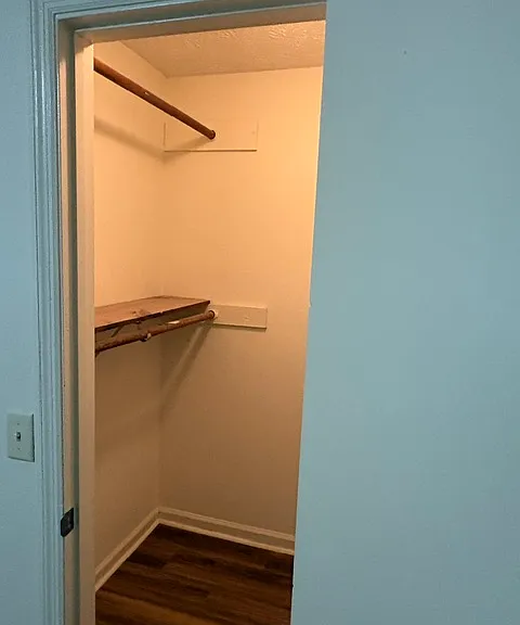 Master Bedroom - Walkin Closet
