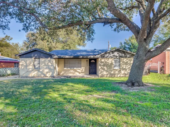 8552 Gibbs Dr, White Settlement, TX 76108