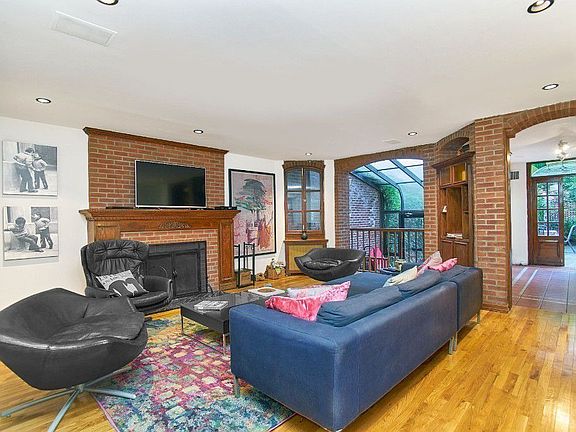 3rd image of 137 W 81st St APT 2