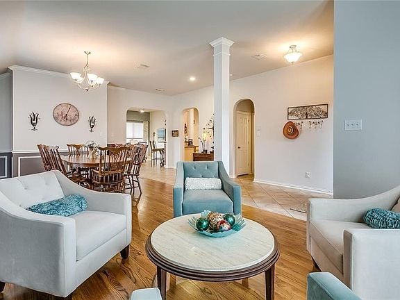 4th image of 4101 Greenwood Way