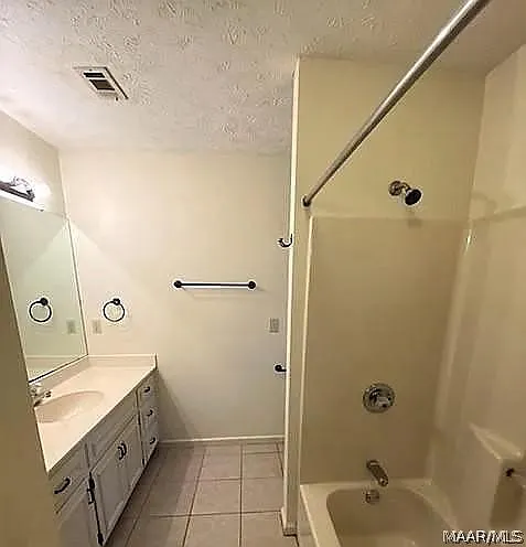 146 Guilford Ln — Photo 6