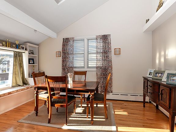 4th image of 52 Abbey Ct