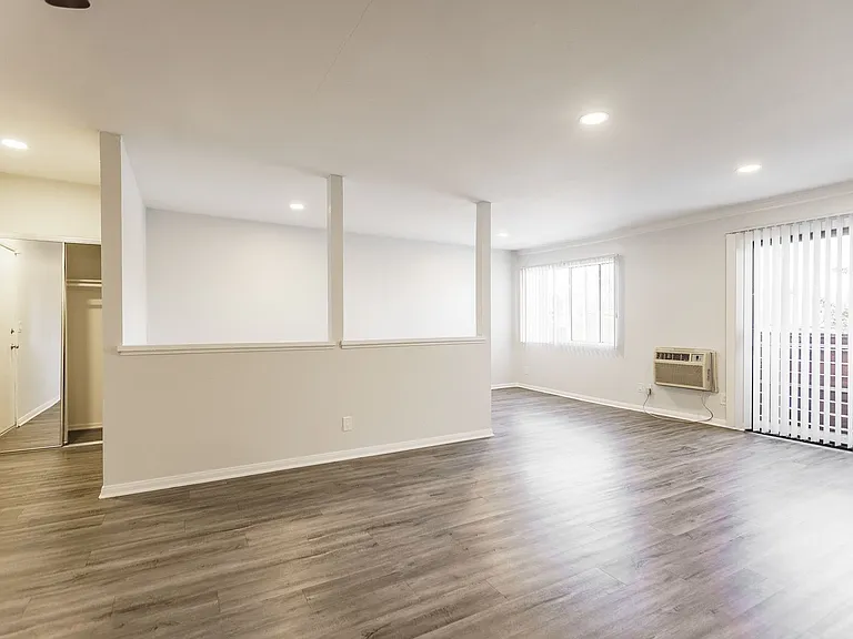 4444 Ensign Avenue — Photo 42