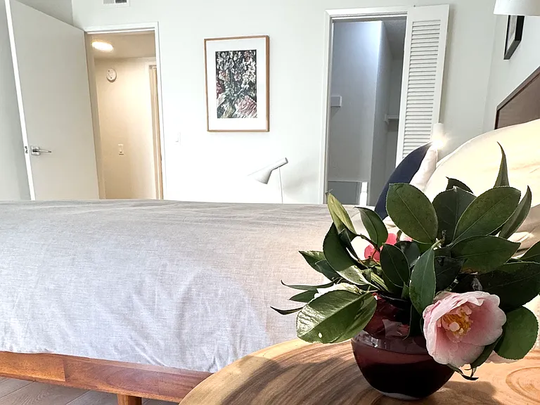 Sherman Oaks Apartments — Photo 15