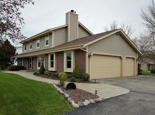 N76W16090 Hunters Ridge Cir, Menomonee Falls, WI 53051