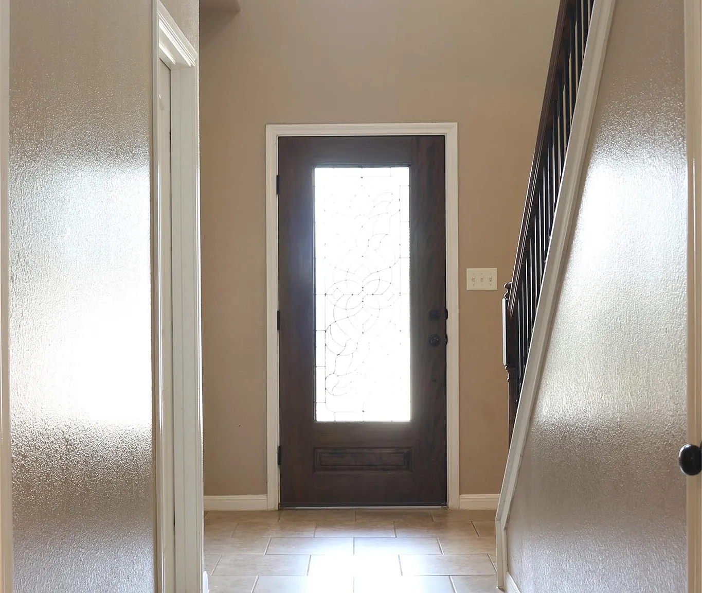 4 bed, 2.5 bath, 2338 sqft, $2,300 — Photo 3