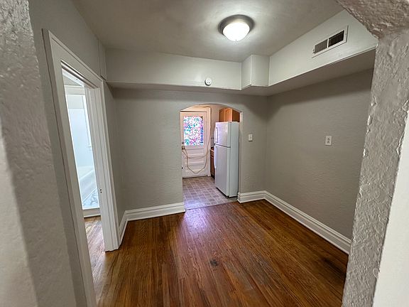 3rd image of 3600-08 Hereford St #24781605B
