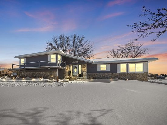 284 Castlewood Dr, Valparaiso, IN 46385