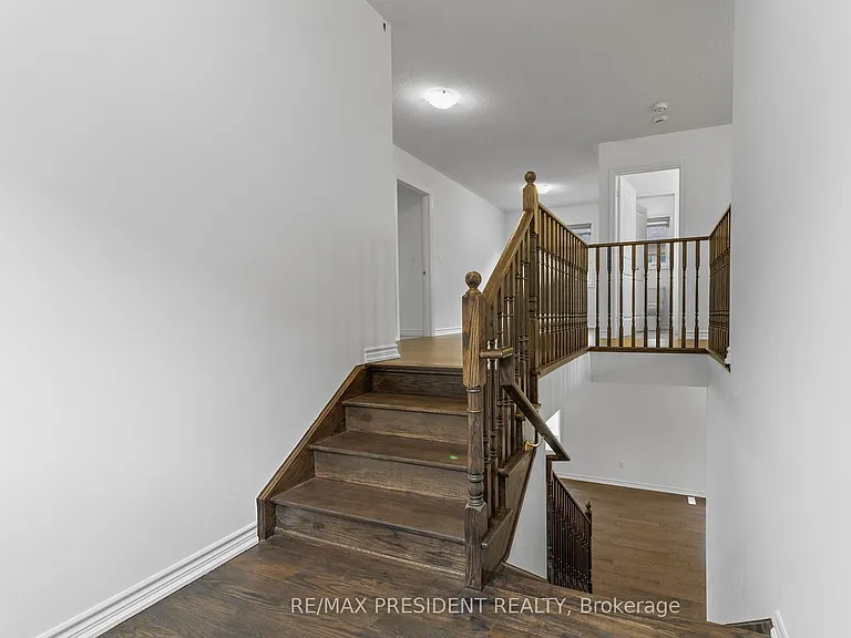 335 Russell St — Photo 13