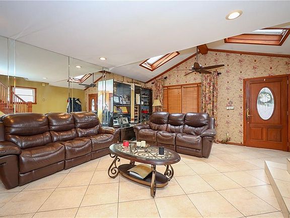 5th image of 4 Sommers Ln