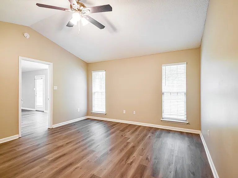 8153 Green Valley Cv — Photo 10