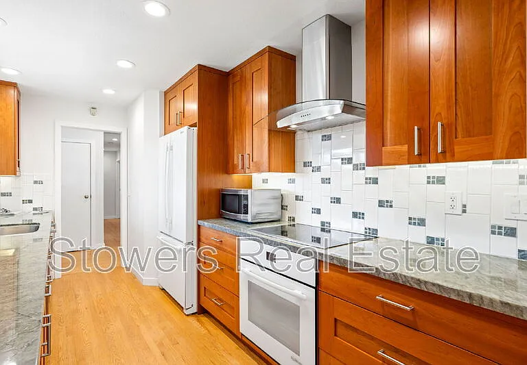 1099 Larch Ave — Photo 8