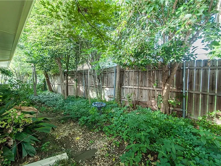 7521 Brentcove Cir — Photo 19