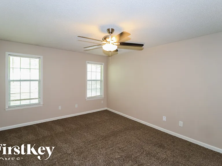 1049 Nolan Ln — Photo 9