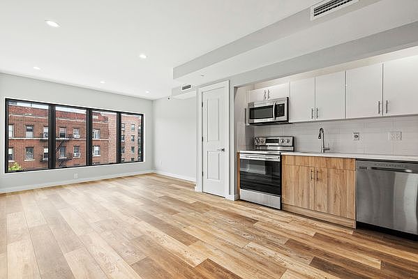 1st image of 30-82 Crescent St #5D