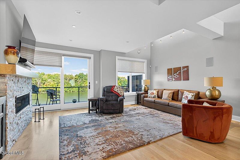 5th image of 312 Harborside Drive