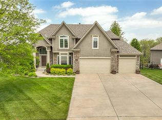 602 Indian Trail Ct, Smithville, MO 64089