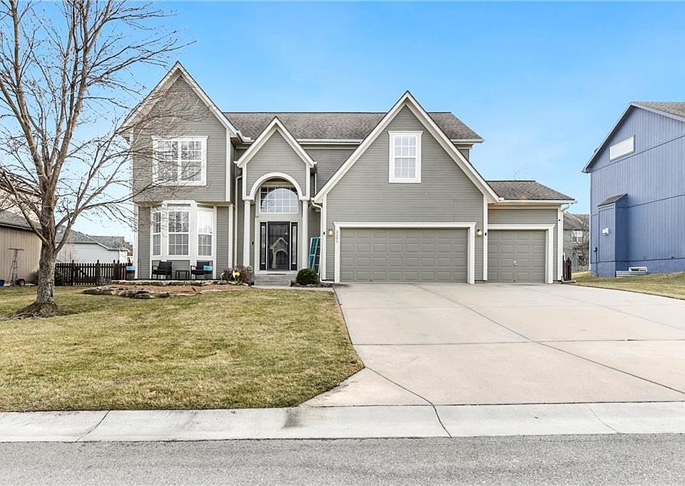 1st image of 2205 SW Hawk View Rd