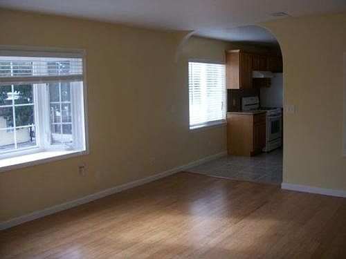 3rd image of 9822 Macarthur Blvd