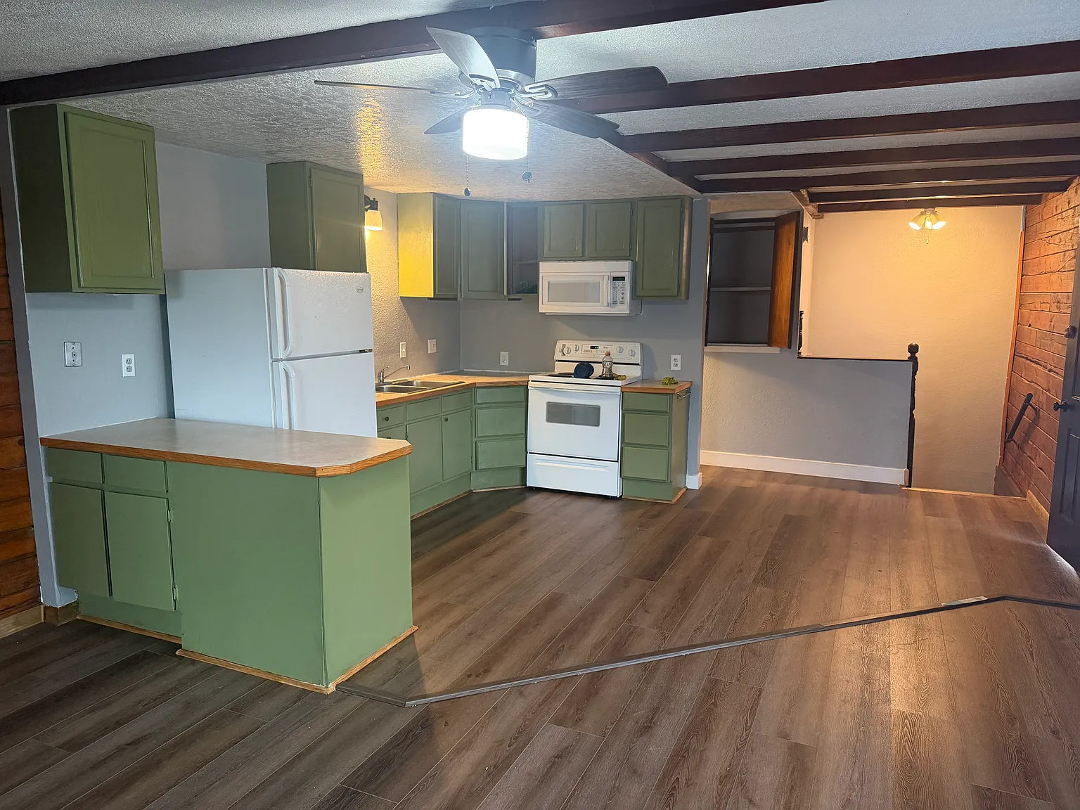 3 bed, 1350 sqft, $1,350 — Photo 3