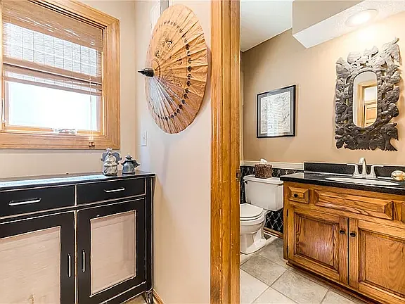 Main level 1/2 bath off kitchen