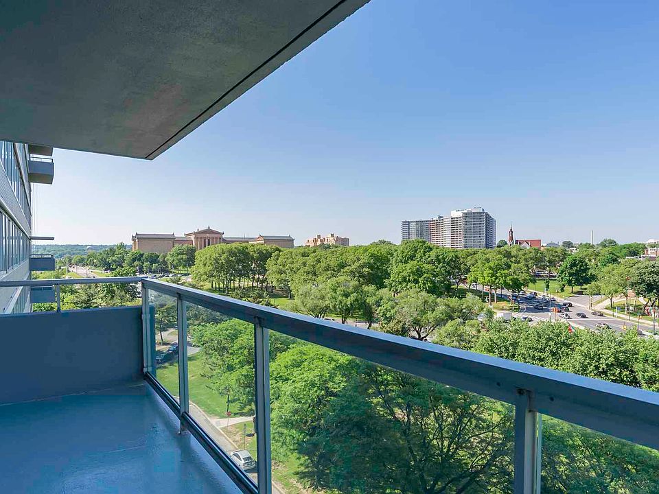 Enjoy amazing views of both the Museum District and Center City