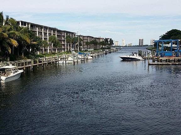 2nd image of 104 Paradise Harbour Blvd APT 309