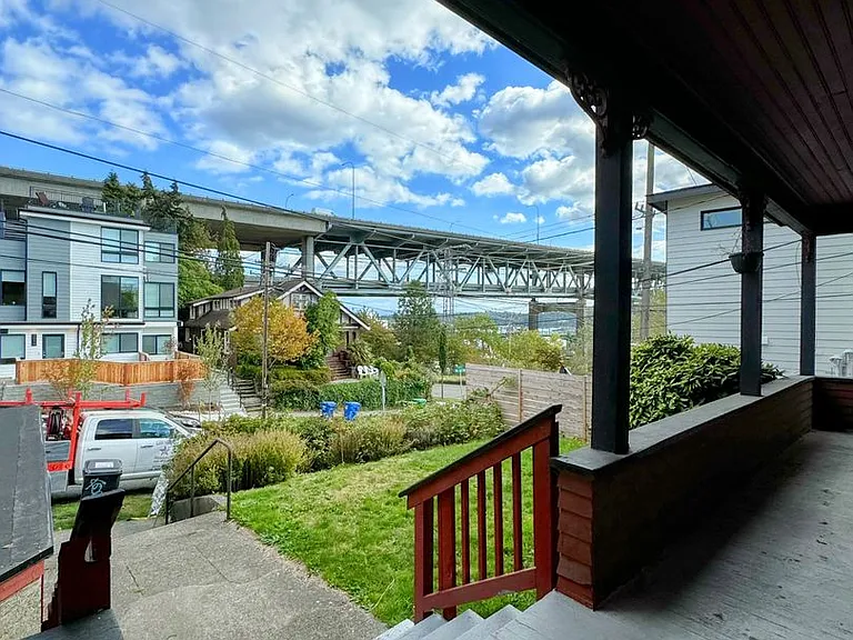 4017 5th Ave NE — Photo 5