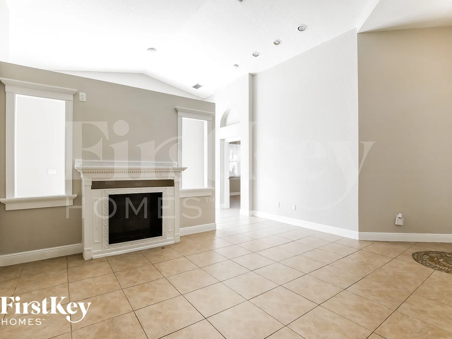 3 bed, 2.0 bath, 1705 sqft, $3,115 — Photo 4