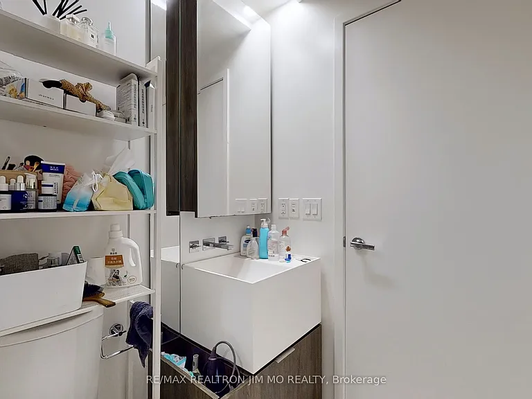 1 Bloor St E #2304 — Photo 13