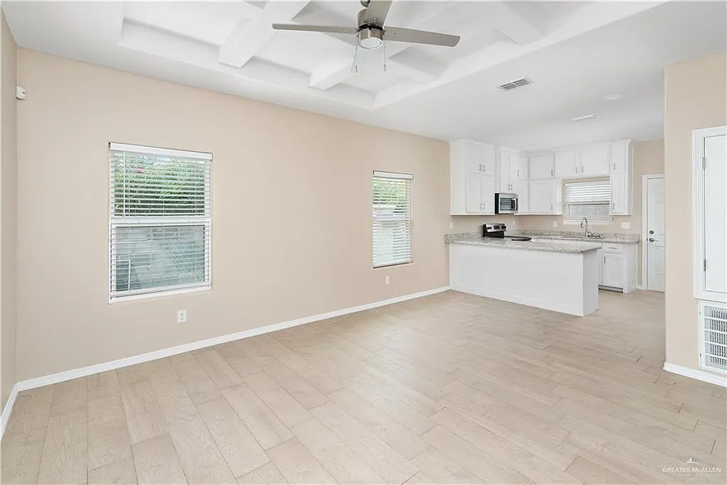 3 bed, 2.0 bath, 1052 sqft, $1,350 — Photo 2