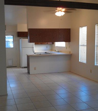 4th image of 958 W Emerald Cir