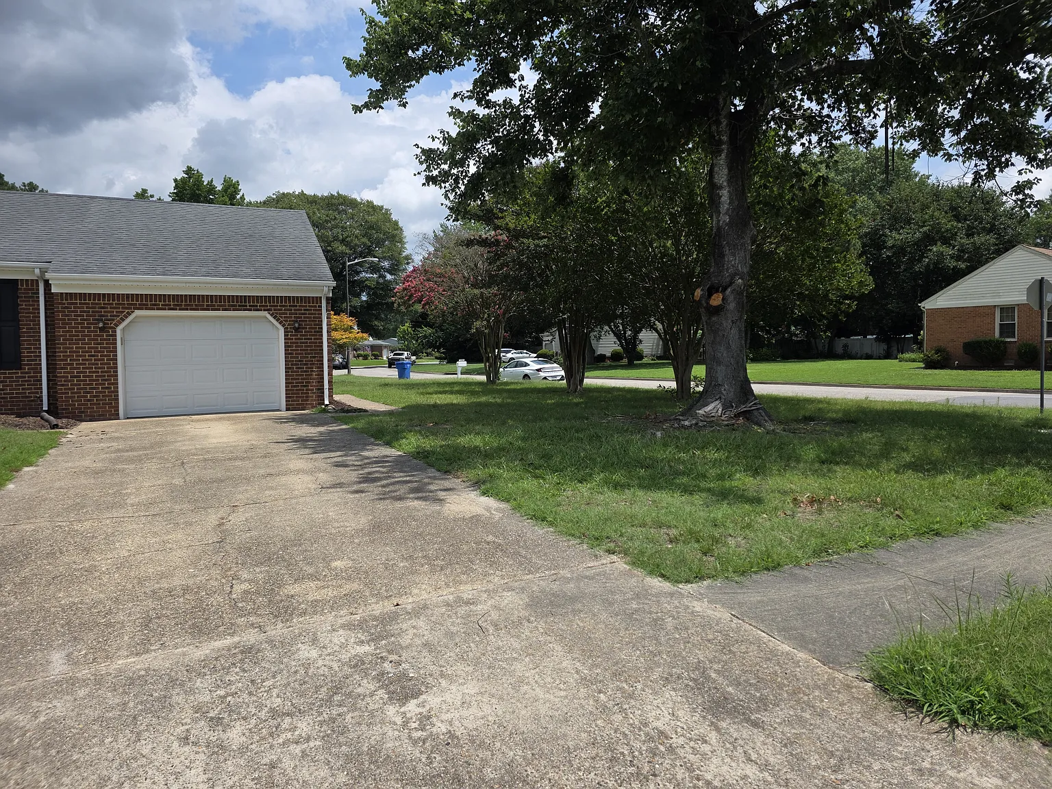 4 bed, 2.5 bath, 2225 sqft, $3,100 — Photo 2