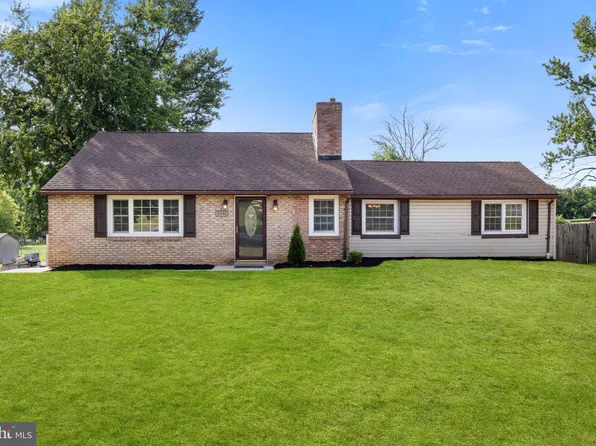 5931 York Rd, Spring Grove, PA 17362