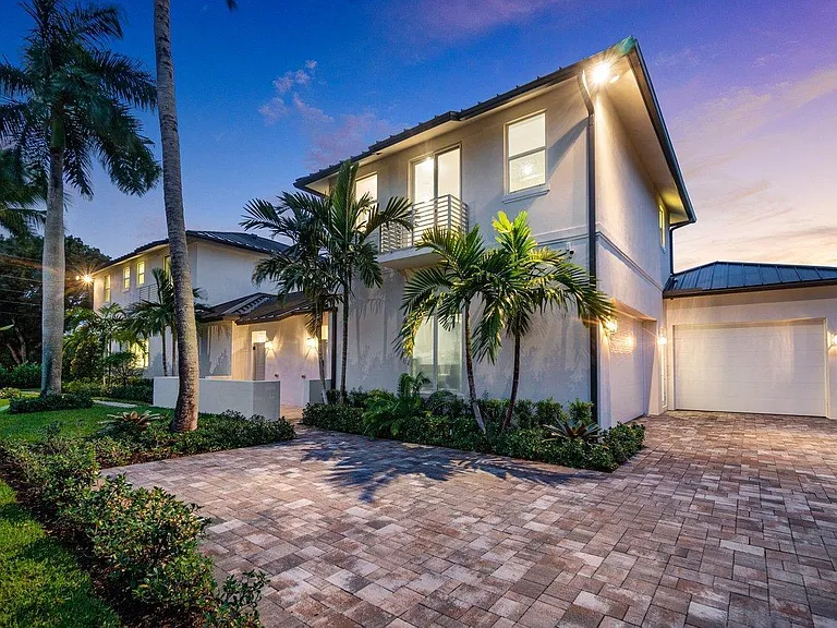 217 Gulfstream Blvd — Photo 2