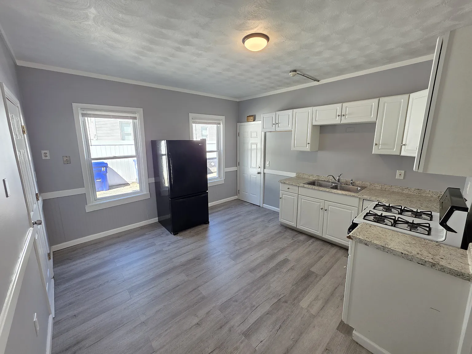  888 Branch Ave 1stflr 2b/1b Updated Greatlocale! Nopets Spacious Prkg — Photo 2
