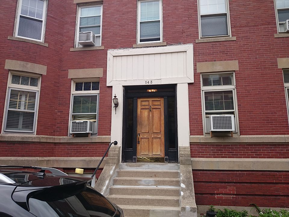 2nd image of 143 Longwood Ave APT 4