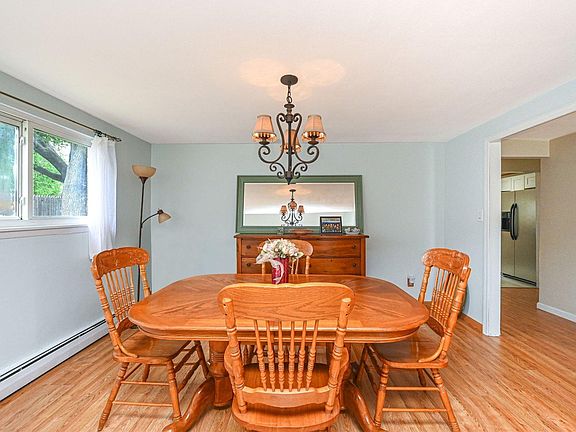 5th image of 43 Fairlane Dr
