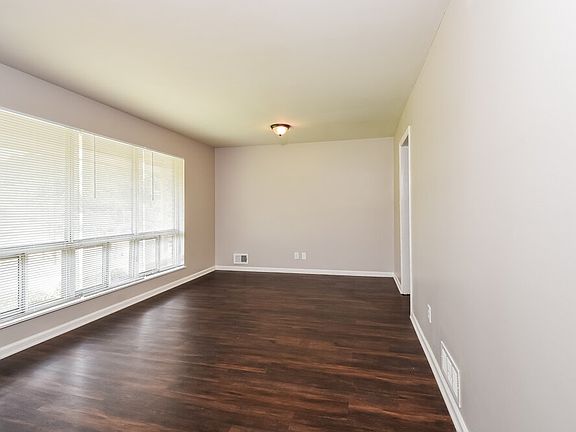 3rd image of 4212 Plumtree Way
