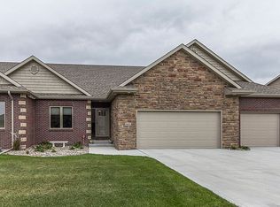 16651 Valleyview Ln, Clive, IA 50325