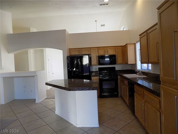 3rd image of 276 Garnet Garden St