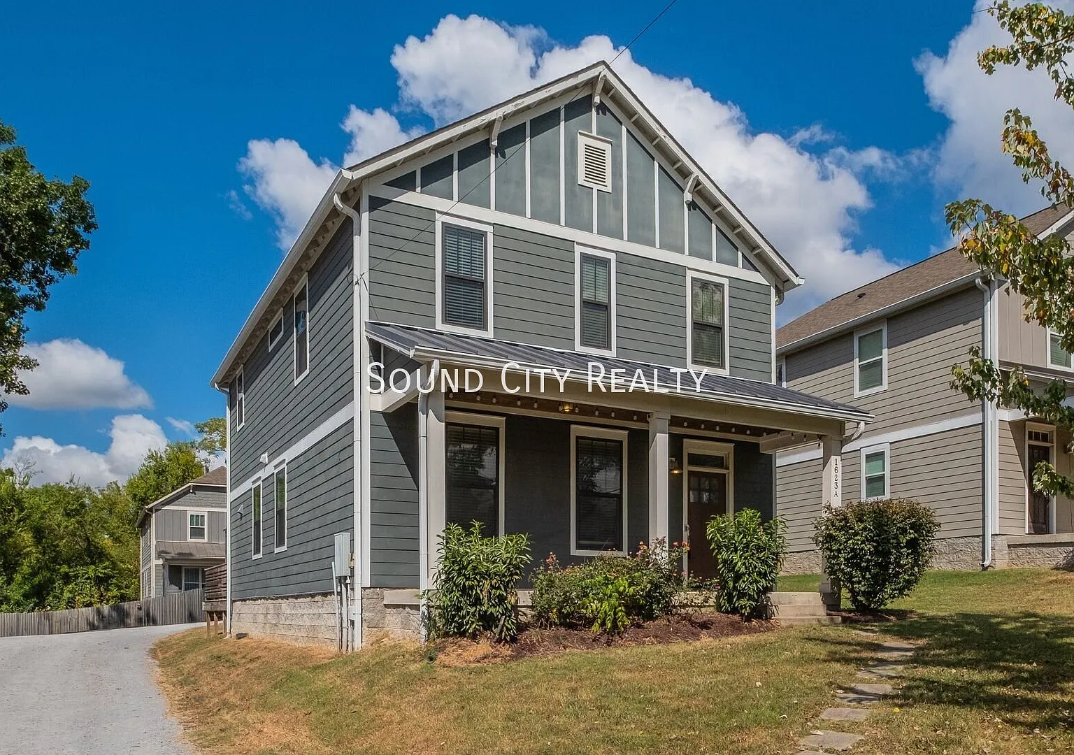 East Nashville cottage, large deck, pet friendly, large deck, open kitchen floor plan, available ... — Photo 1