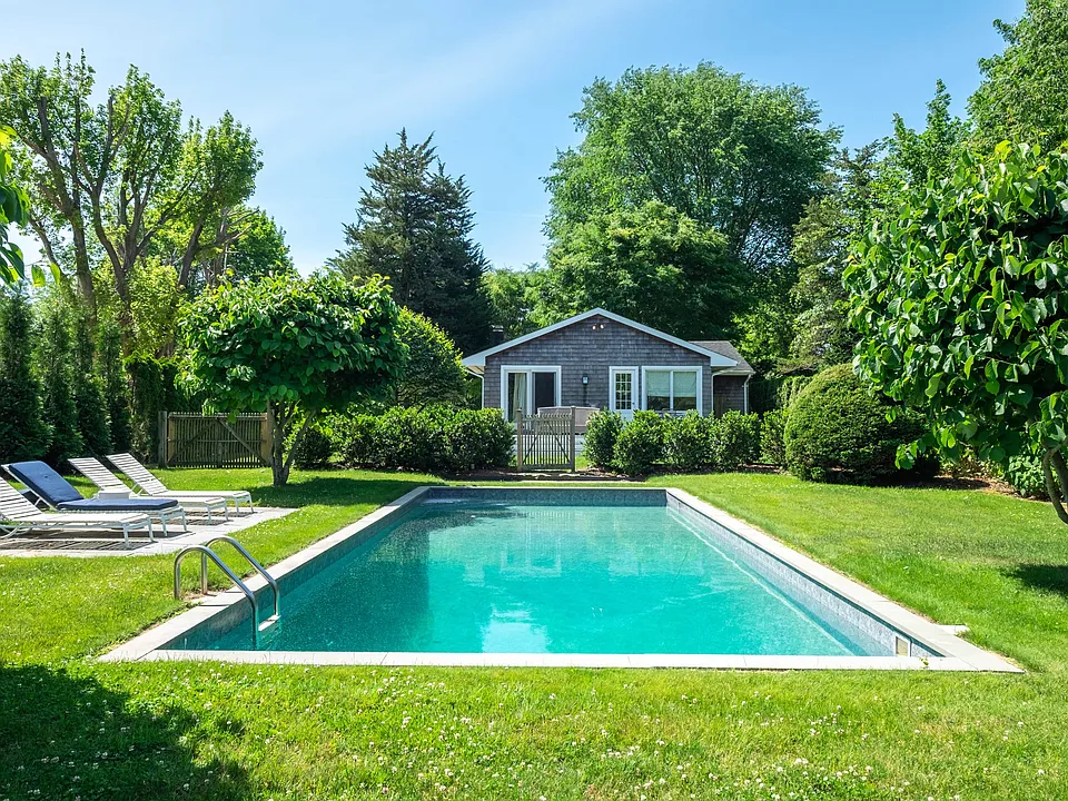 241 Pantigo Rd