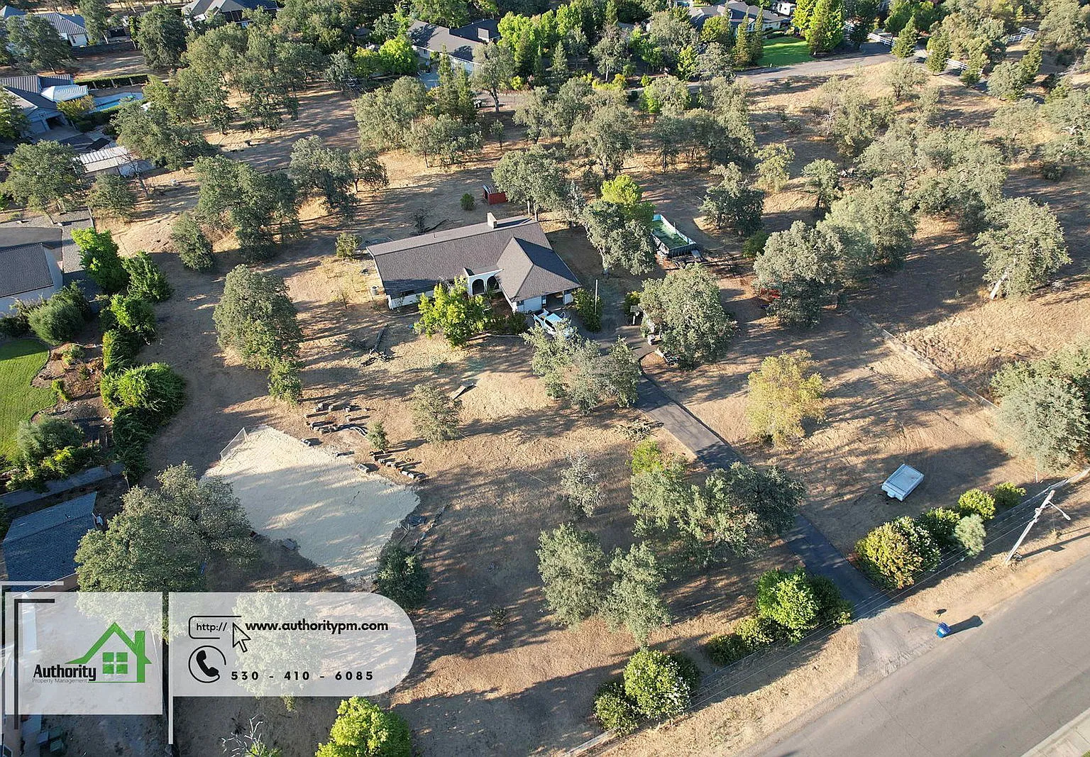 4 bed, 2.0 bath, 2200 sqft, $2,700 — Photo 3