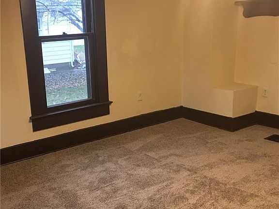 2nd image of 124 N 9th St
