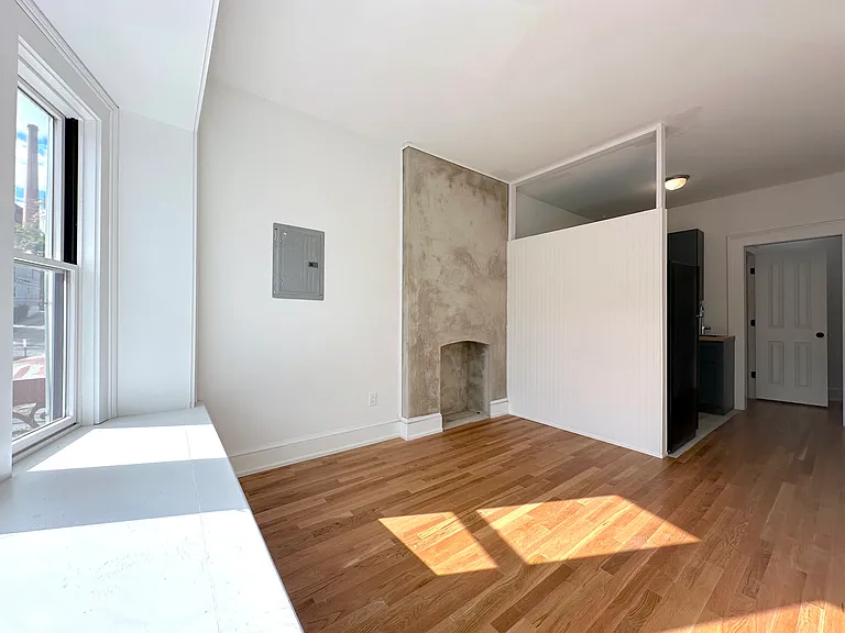 140 3rd St #3 — Photo 3