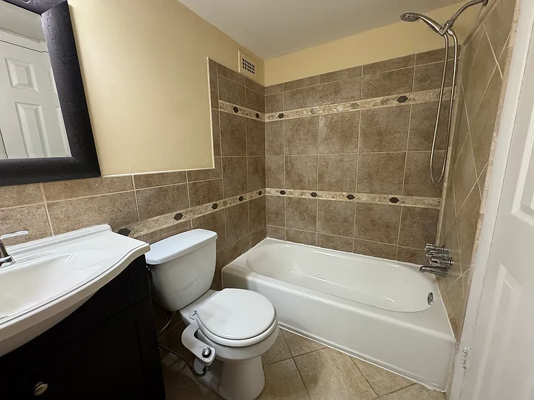 6137 Leesburg Pike #301 — Photo 9