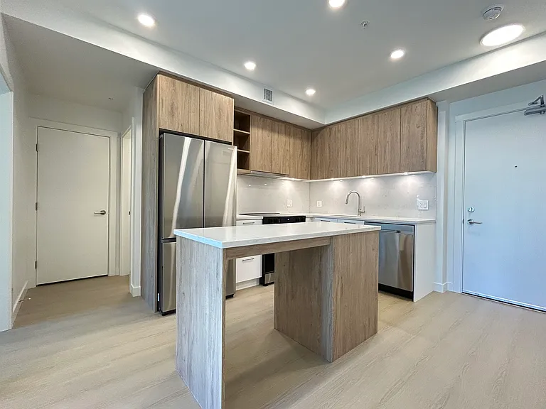 82 1st St #311 — Photo 3